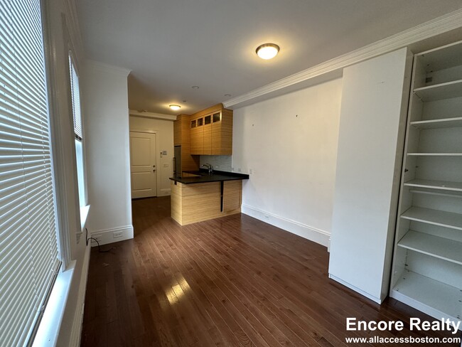 Building Photo - 98 Myrtle St