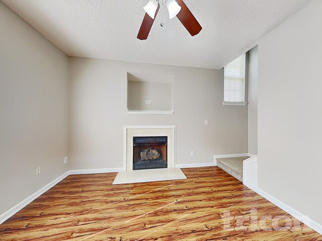 Foto del edificio - 6014 Timbertop Ln