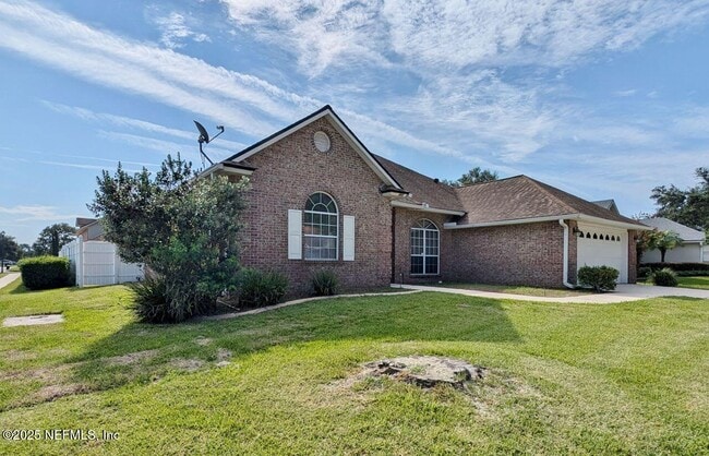 Building Photo - 2413 Cedar Trace Dr W