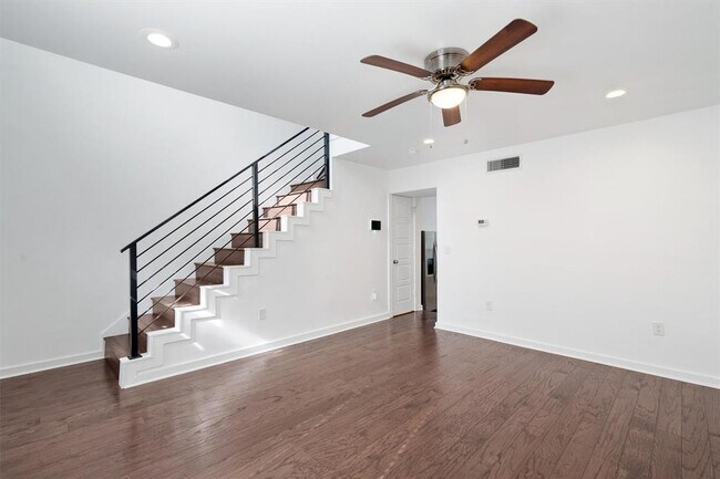 Building Photo - 6211 Manor Rd