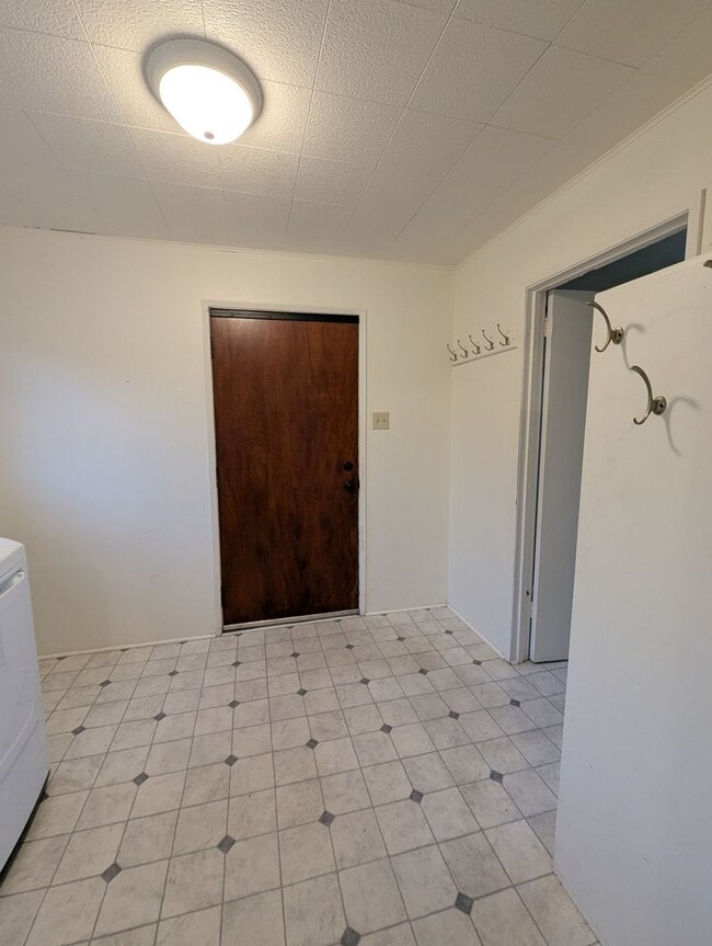 Building Photo - $600 Move In Credit! Charming Country Home in Silver Creek