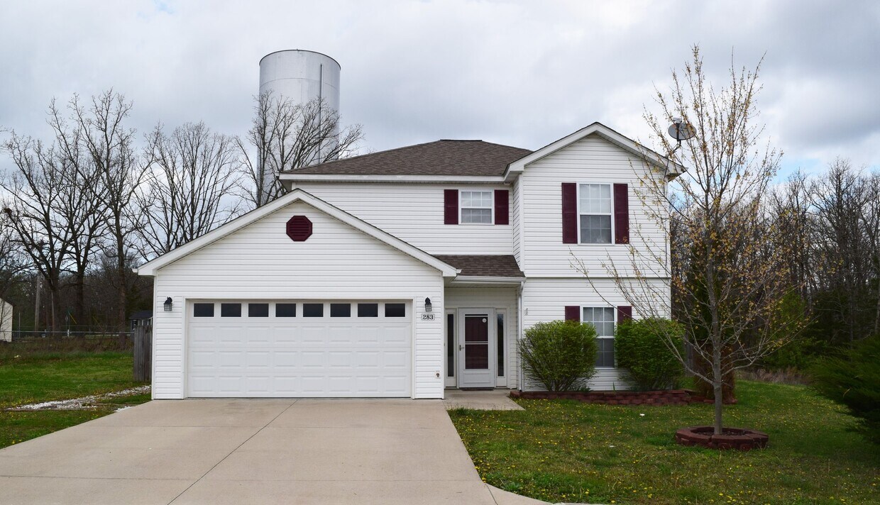 Foto principal - Large 2 story 3 bedroom 2 bathroom!