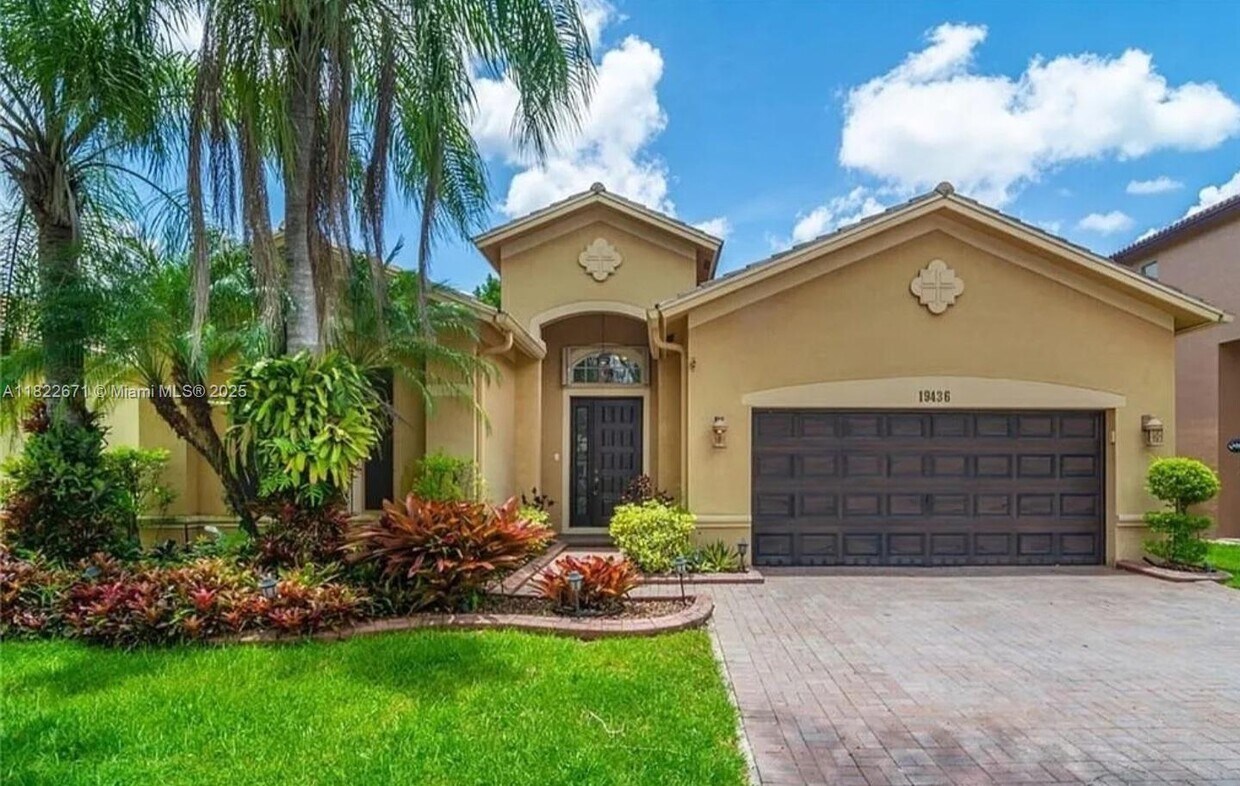 Foto principal - 19436 S Whitewater Ave