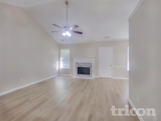 Foto del edificio - 130 N Greenfield Cir