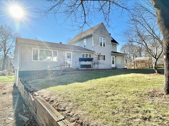 Building Photo - 646 Woodland St SW