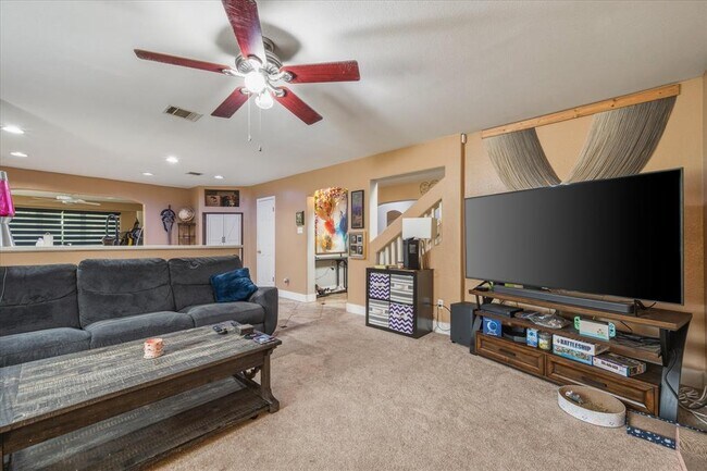 Foto del edificio - 922 Satellite View