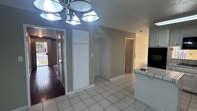 Foto del edificio - 1505 Bandera Ln