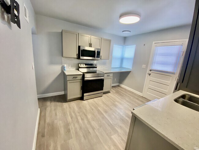 Building Photo - 2429 Mary Ave