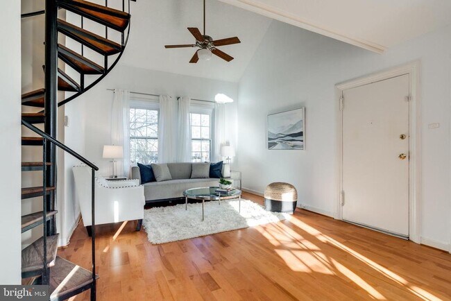 Foto del edificio - 2968 S Columbus St