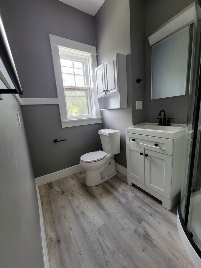 Building Photo - 1831 Monroe Ave, #2