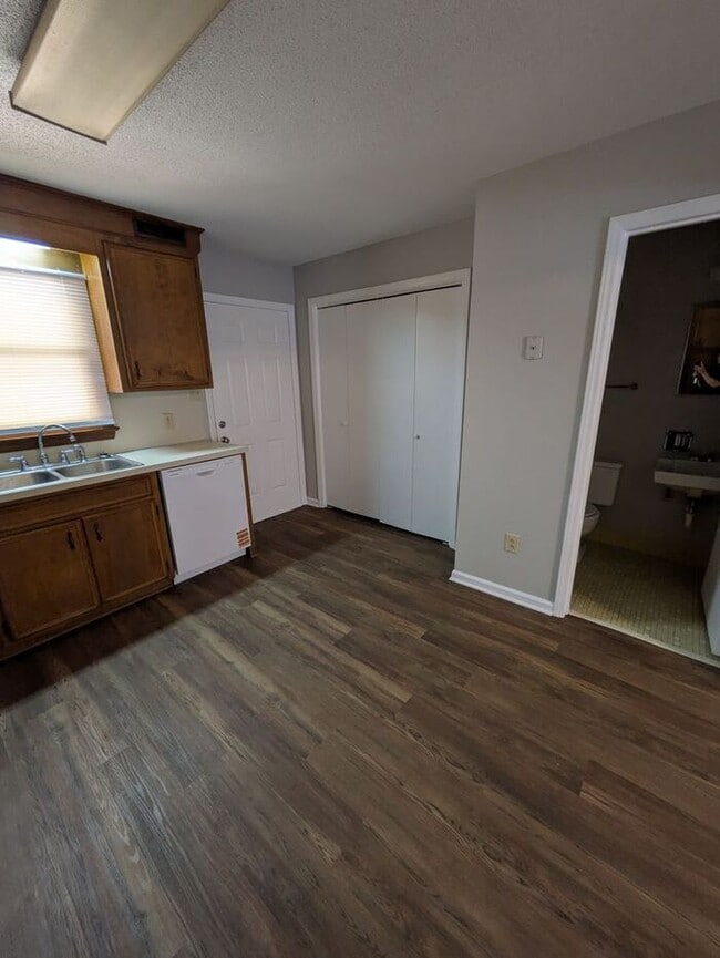 Photo - 2BD/1.5BA Unit in Hickory Townhome