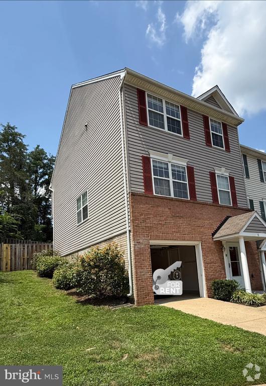 Building Photo - 61 Sire Way