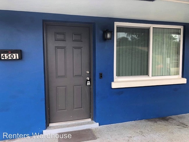 Building Photo - 2 br, 1 bath House - 4501 NE 18 Avenue