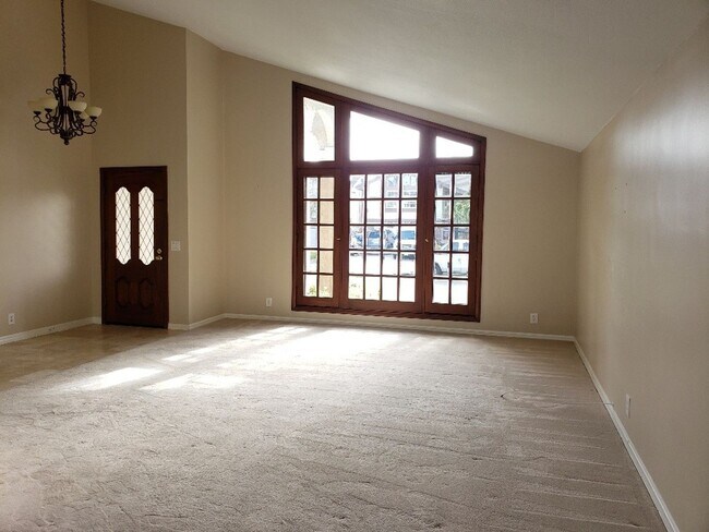 Building Photo - Westminster - Lovely 4 Bedroom 2.5 Bath House for Lease