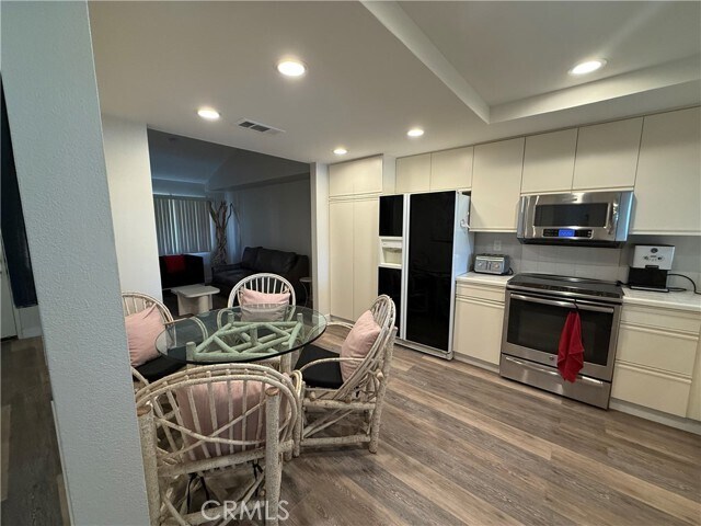 Building Photo - 38613 Wisteria Dr