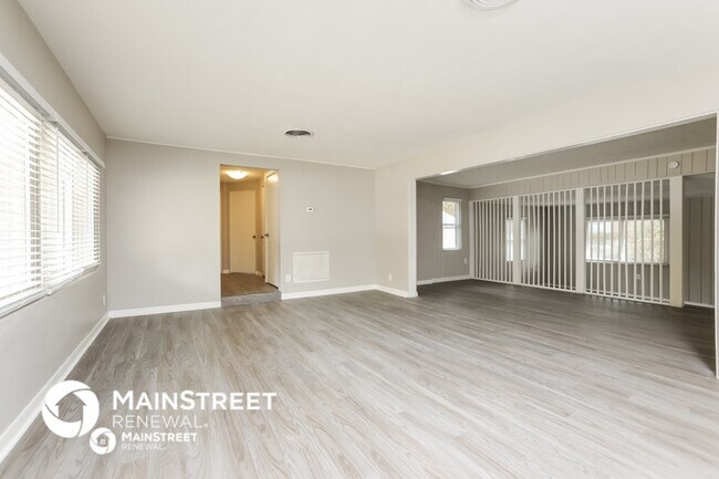 Foto del edificio - 2120 Rogers Ave