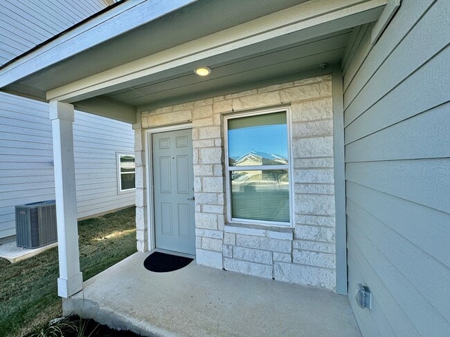 Foto del edificio - New Construction ~ Great Location ~ Conven...