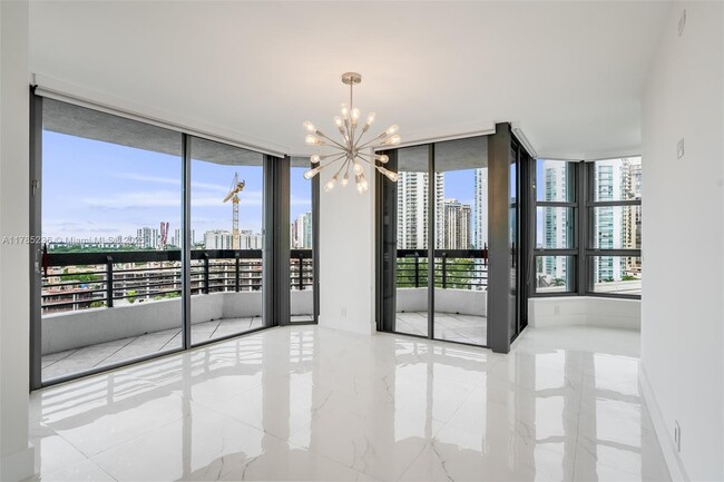 Building Photo - 3500 Mystic Pointe Dr