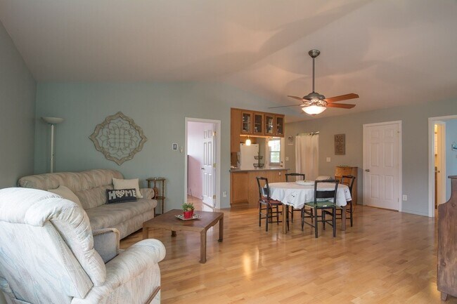 Foto del edificio - Spacious 2BD/2BA Home - Dual Master Suites...