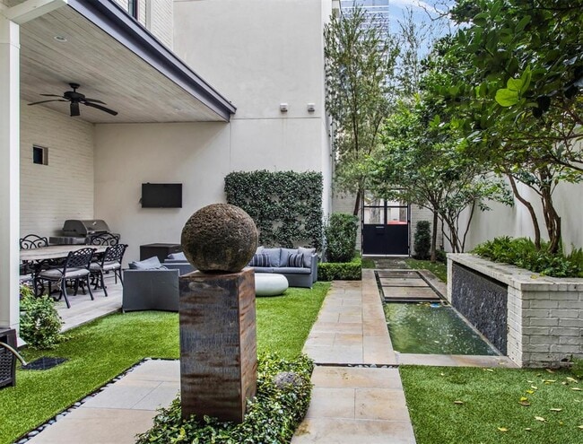 Building Photo - 2906 Ferndale St