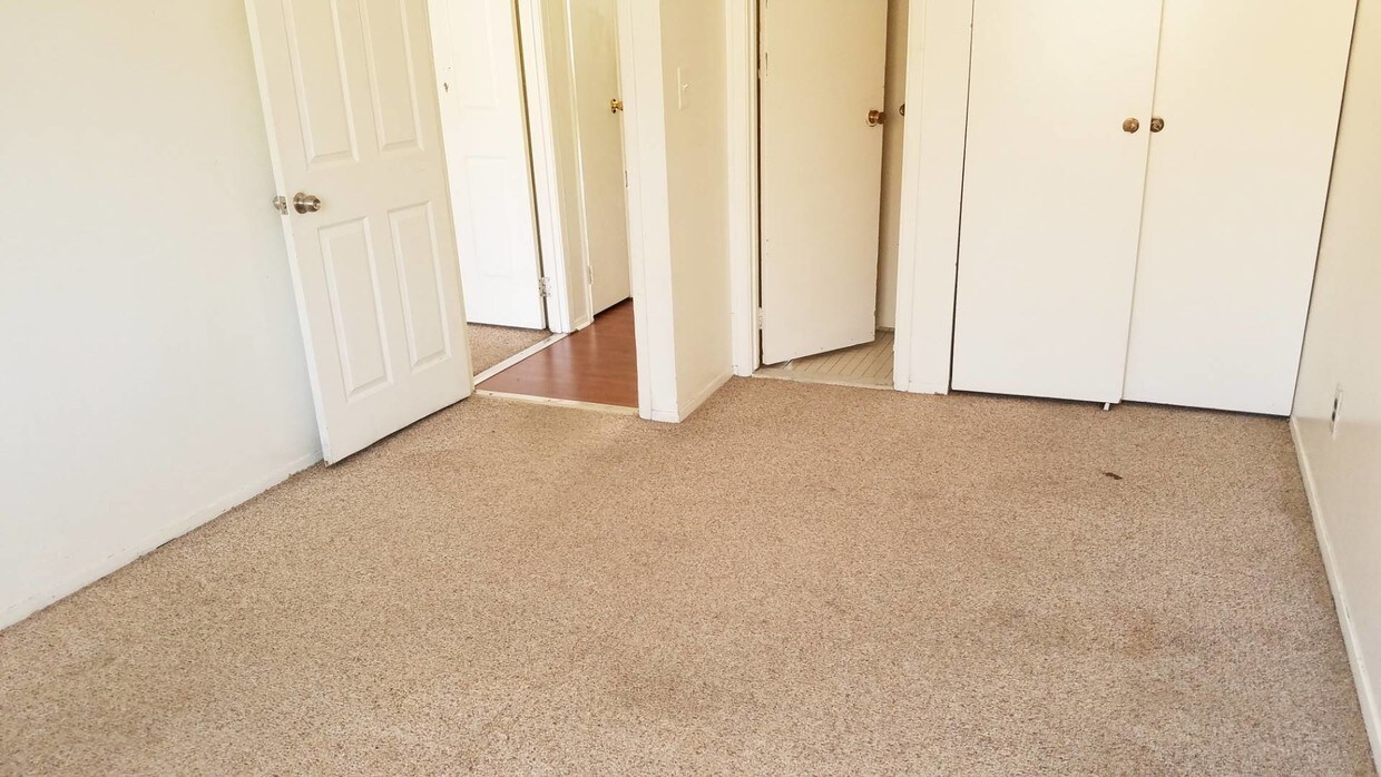 Building Photo - 563 Evergreen Ave