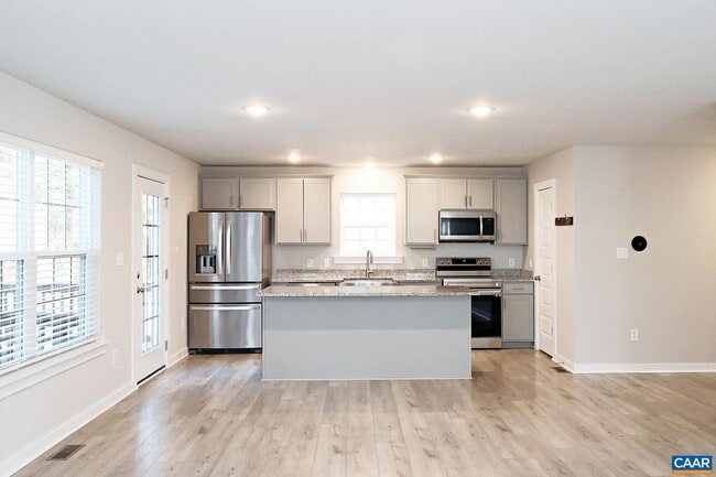 Building Photo - 100 Kyle Ct