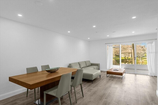 Building Photo - 14036 Fairway Island Dr