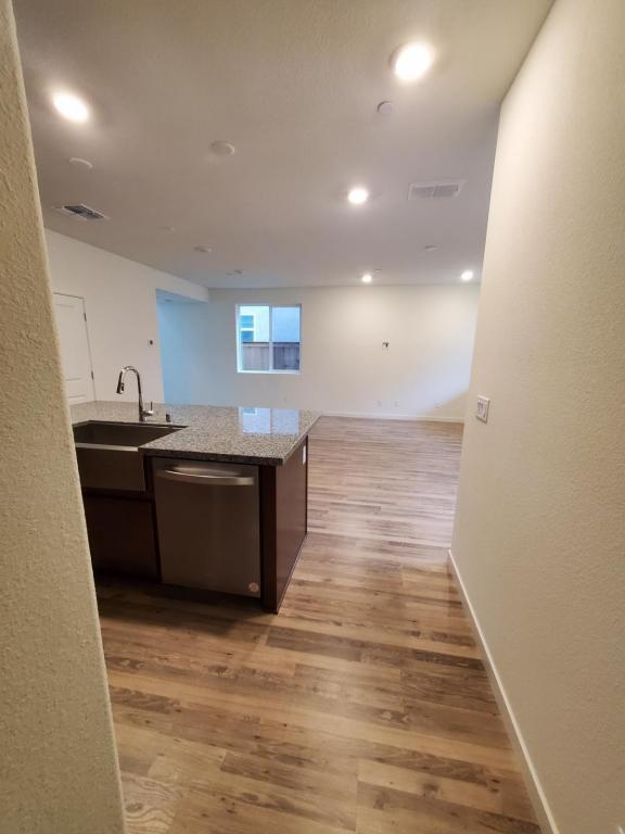 Building Photo - Comfort and Convenient Living In The Cove.