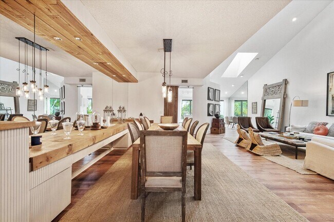 Foto del edificio - 2585 Sheltingham Dr
