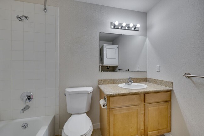 Foto del edificio - 2 bed, 2 Bath in Bothell! Utilities Included!