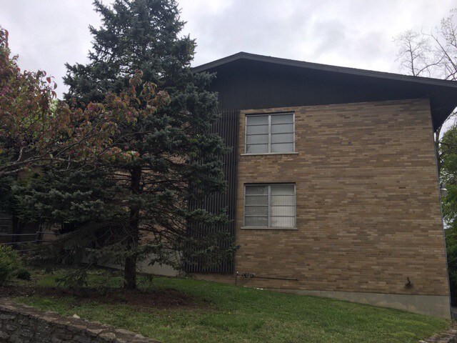 Lateral del edificio - 3581 Amberacres Dr