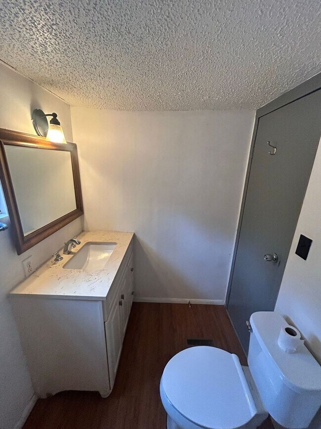 Building Photo - Two Bedroom 1.5 bathroom Mobile Home in Catawba!