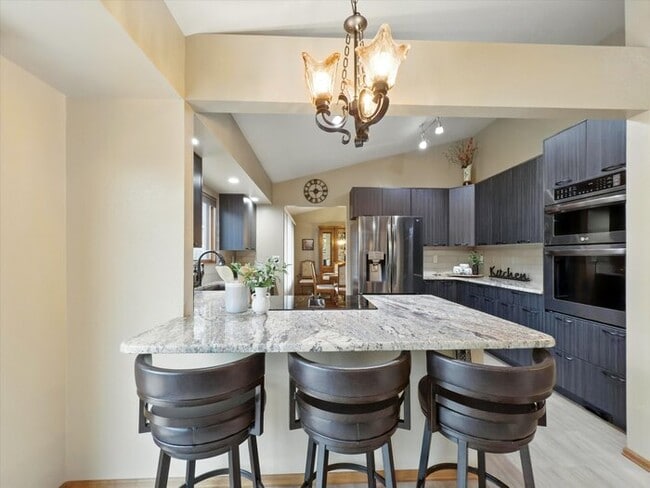 Building Photo - 440 Torrey Pines Way