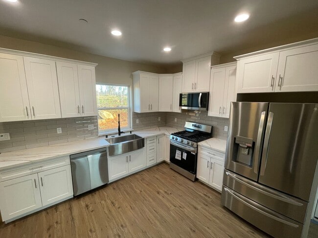 Foto del edificio - 8588-8590 Ridgecrest Dr