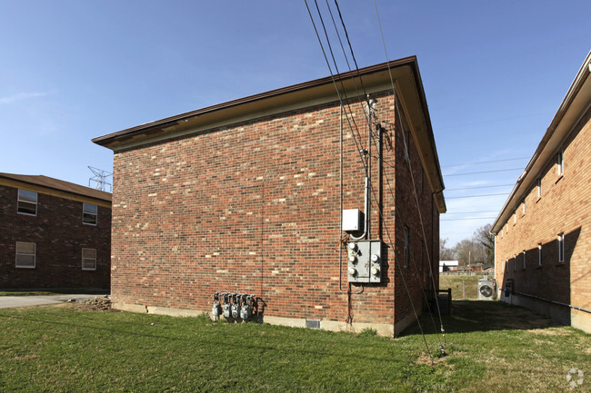 Building Photo - Saddlebrook Ln Apartments