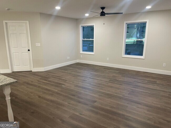 Building Photo - 129 Scatterfoot Dr