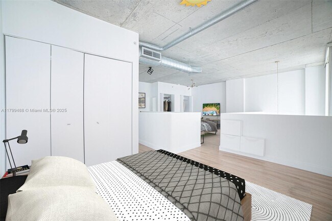 Building Photo - 690 SW 1st Ct
