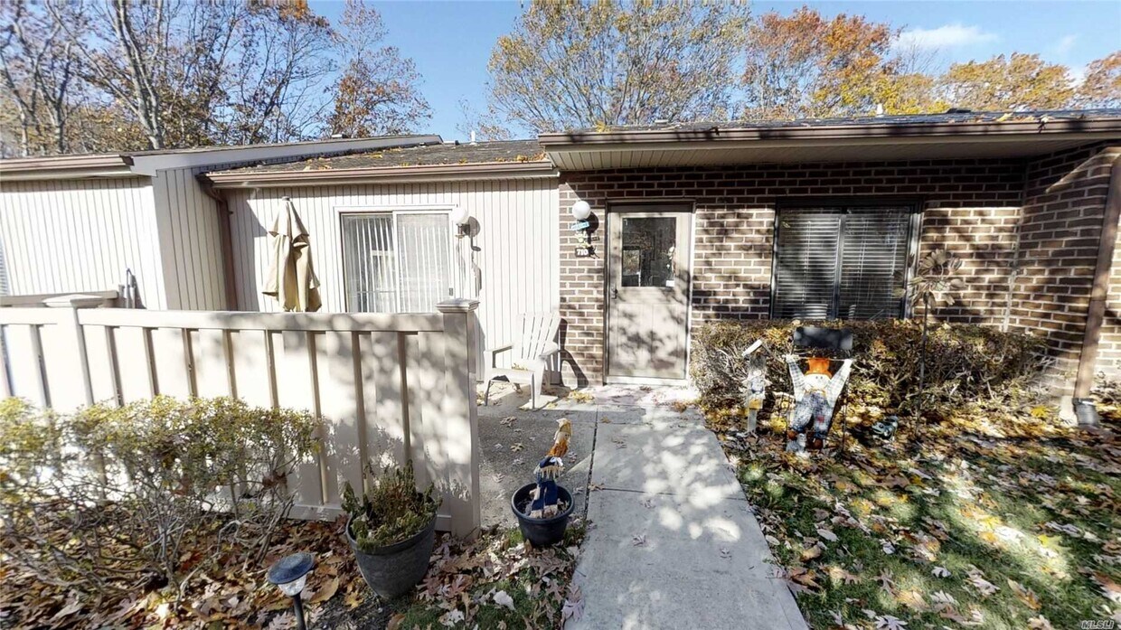Primary Photo - 710 Hilltop Ct