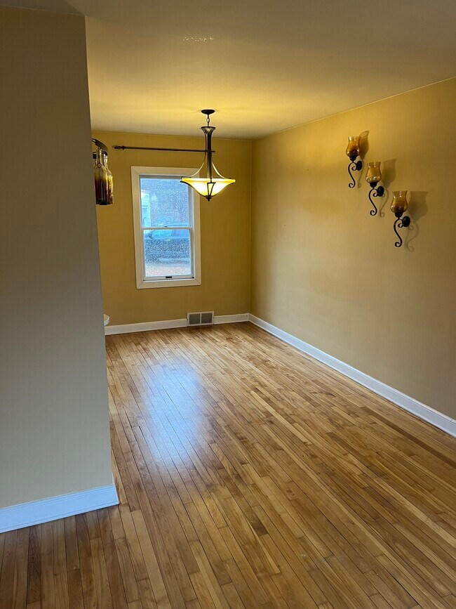 Building Photo - 1313 Frederic St
