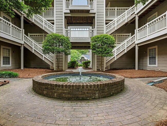 Foto del edificio - 5011 Sharon Rd