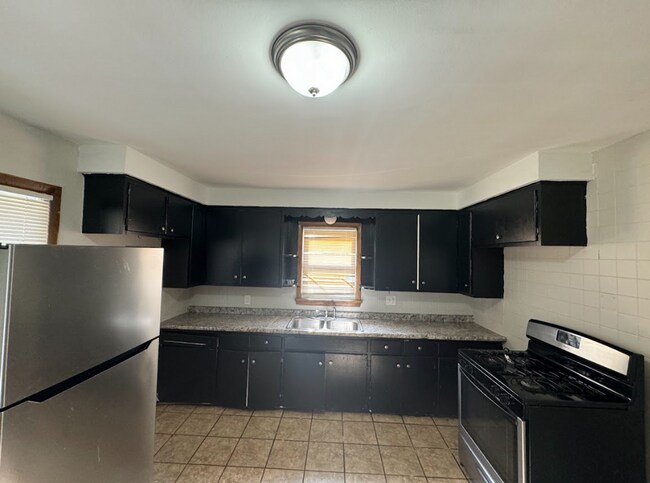 Foto del edificio - Single Family Home 3 beds 1 bath FOR RENT!