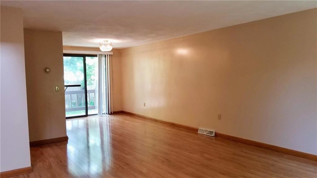 Primary Photo - 242 Mayfield Ave