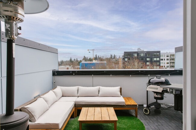 Building Photo - 4738B 35th Ave S