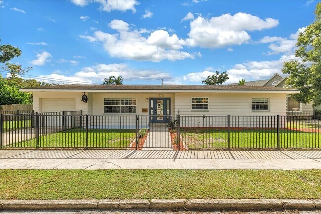 Foto del edificio - 1230 Kenwood Ave N