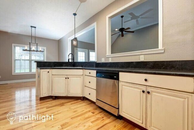 Foto del edificio - 2106 East Robin Street, Ozark, MO, 65721