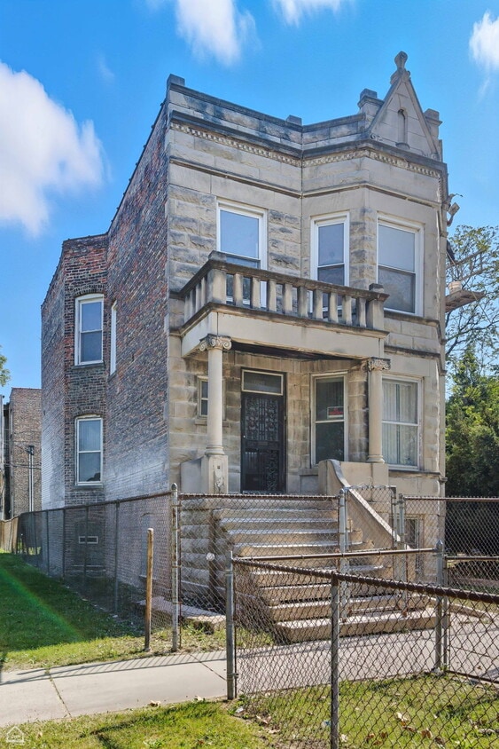 Primary Photo - 1253 S Avers Ave