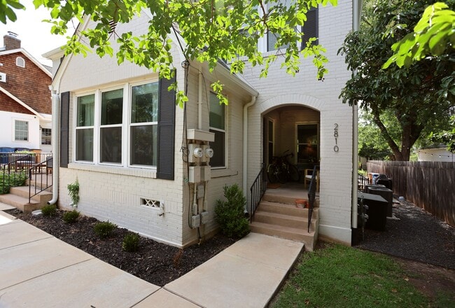 Building Photo - 2810 Wooldridge Dr