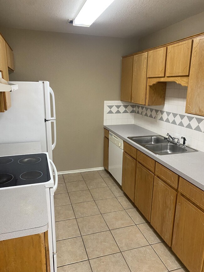 Building Photo - 1310 Dugger Cir