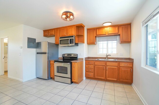 Building Photo - Duplex Scott