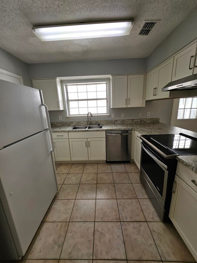Foto del edificio - 3377 Tansey Ct